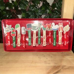 Holiday photo & card hanging kit